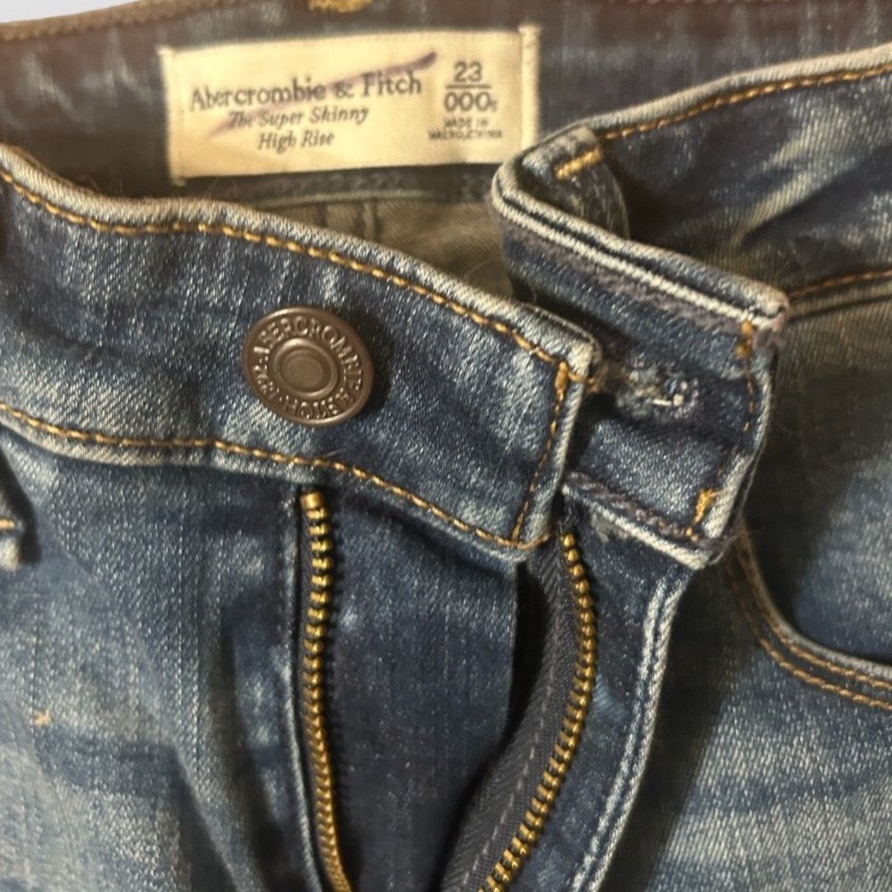 Abercrombie and Fitch Womens Super Skinny and Tight Jeans Ripped Style - Picture 3 of 3